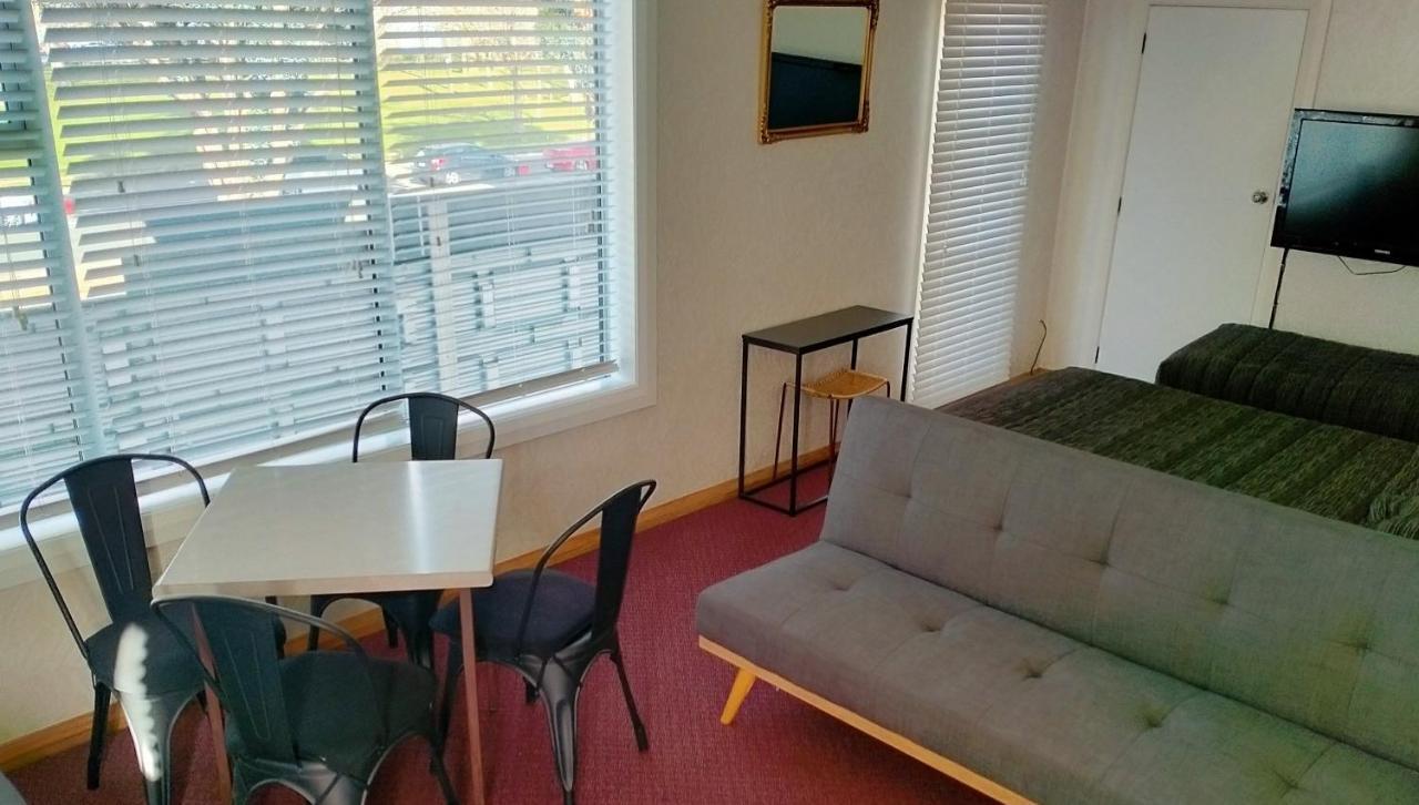 Masonic Hotel Palmerston North Buitenkant foto