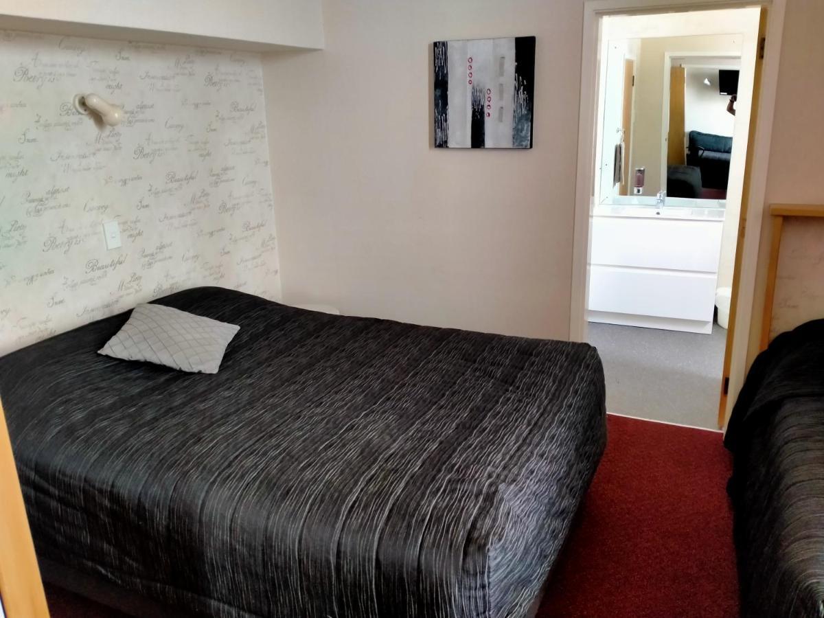Masonic Hotel Palmerston North Buitenkant foto